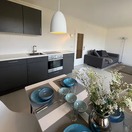 Apartment Sunny With 2 Bedrooms, Wifi, Terrace, Close To And Messe